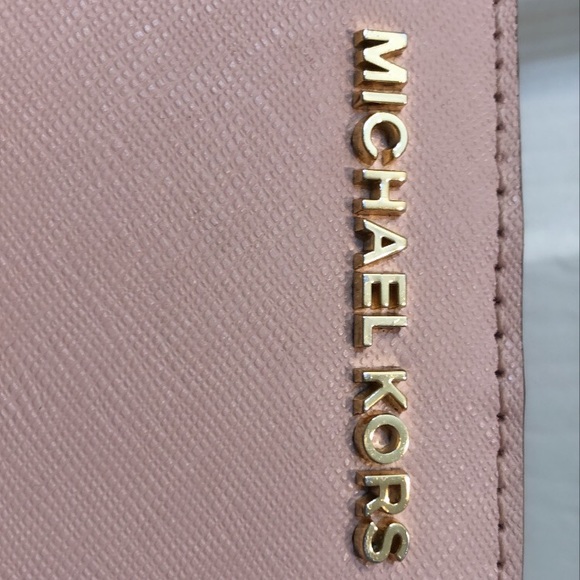 Michael kors Wallet (BABY PINK) lightly used - Picture 5 of 16